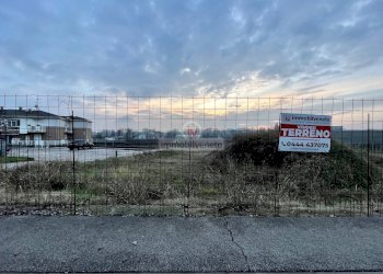 Foto 1 - Terreno edificabile VIA ROMA
 
52, Sarego - foto 1