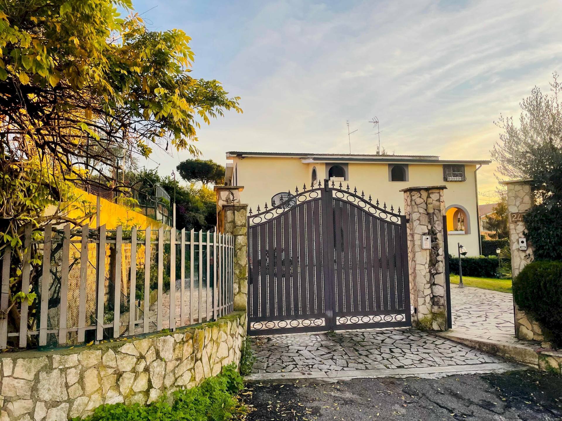 Foto 3 - Villa Via Di Spregamore
 
245, Roma - photo 3