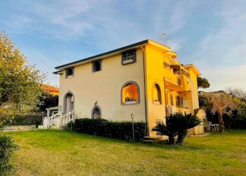 Foto 1 - Villa Via Di Spregamore
 
245, Roma - photo 1