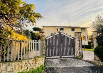 Foto 3 - Villa Via Di Spregamore
 
245, Roma - photo 3