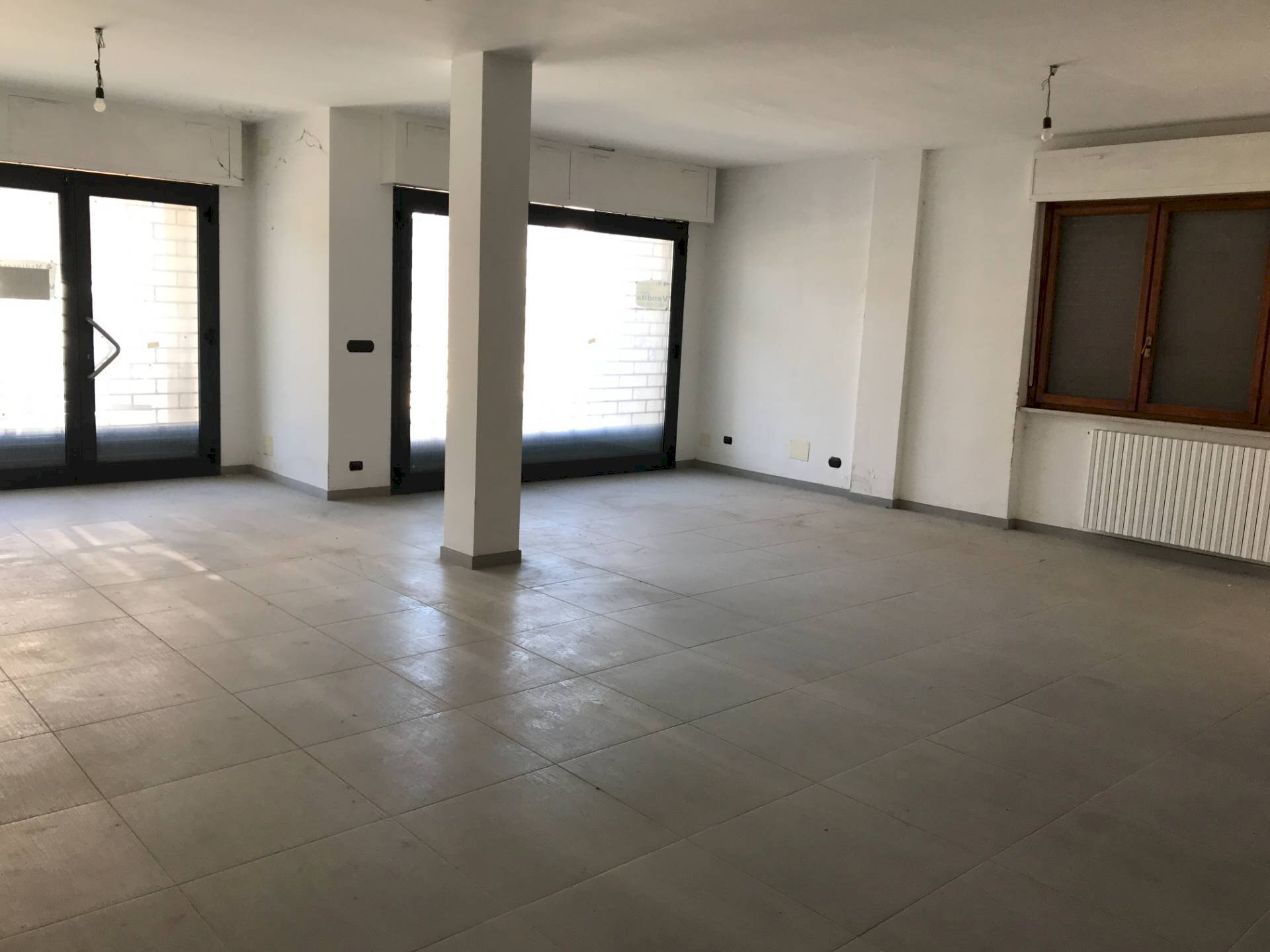 Foto 2 - Locale Commerciale via madonna dell'asilo
 
75, Vasto - foto 2