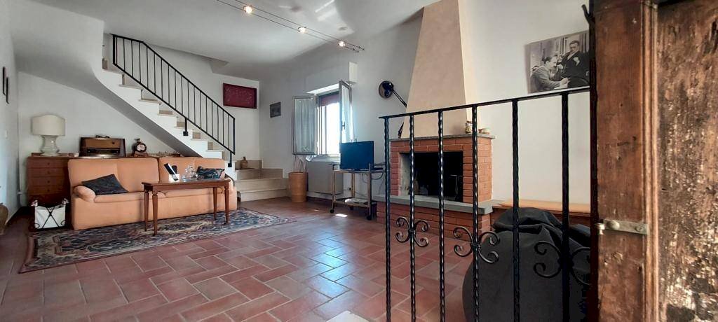 Foto 1 - Casa semi indipendente VIA UMBERTO I
 
1, Carunchio - foto 1