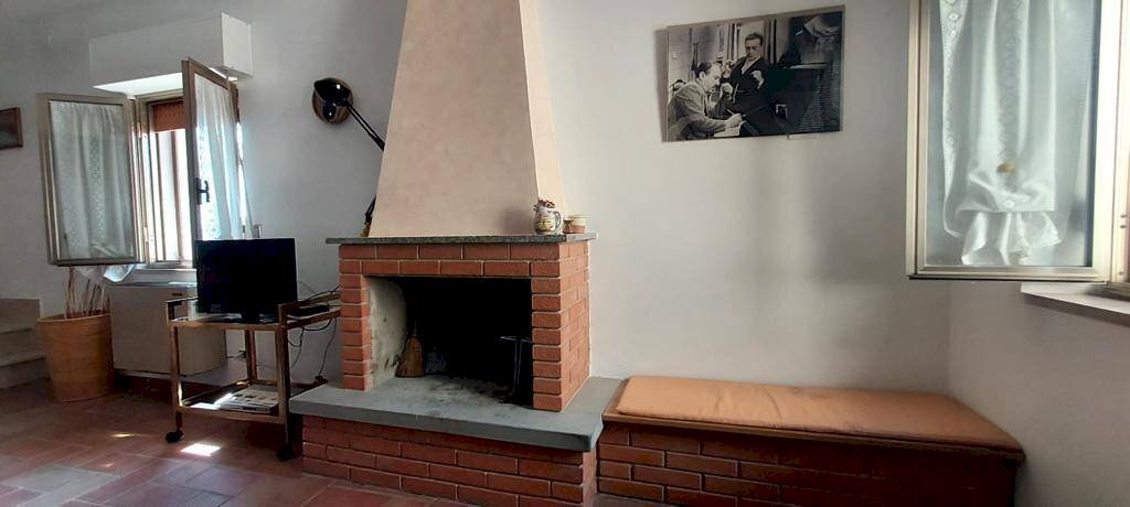 Foto 2 - Casa semi indipendente VIA UMBERTO I
 
1, Carunchio - foto 2