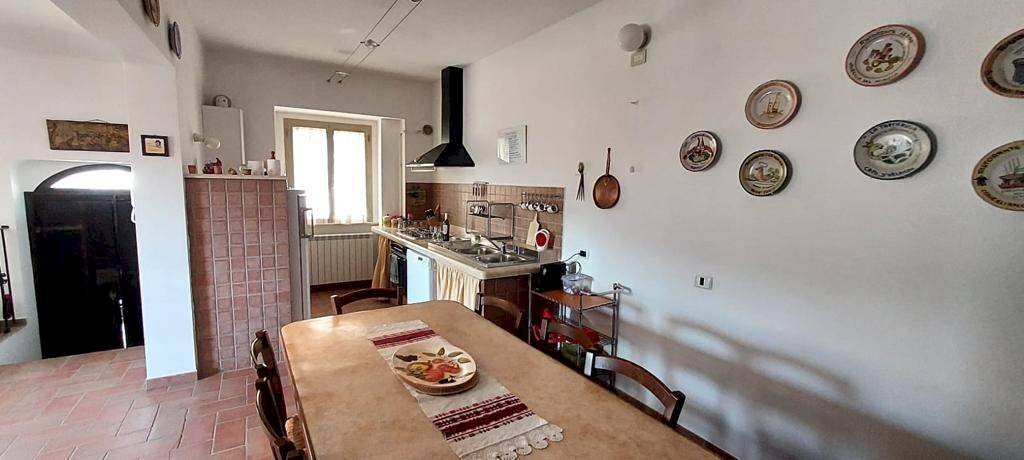 Foto 3 - Casa semi indipendente VIA UMBERTO I
 
1, Carunchio - foto 3