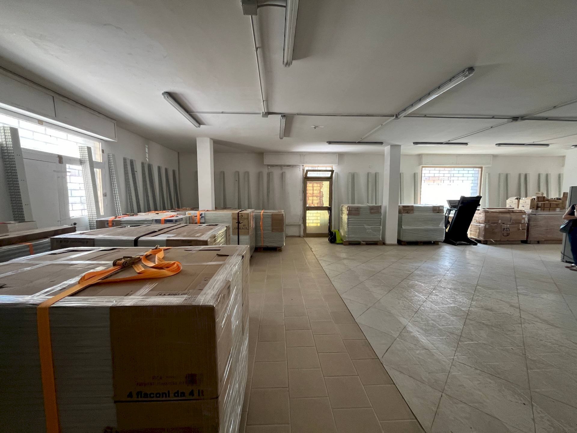 Foto 1 - Locale Commerciale PIAZZA GIOVINE, Vasto - foto 1