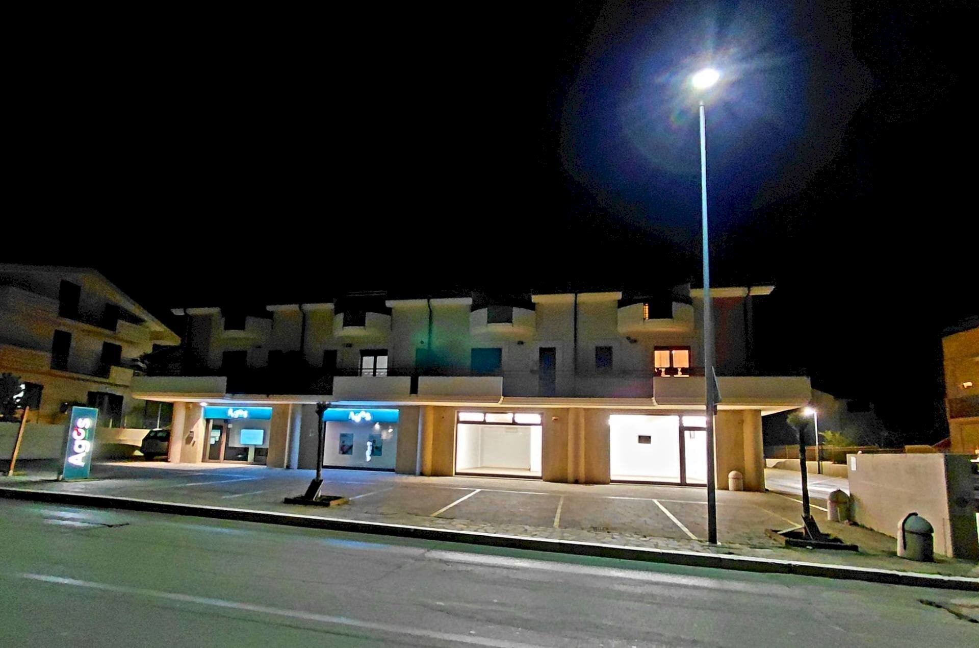 Foto 2 - Commercial Premises VIA INCORONATA
 
33, Vasto - photo 2