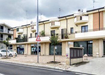 Foto 1 - Locale Commerciale VIA INCORONATA
 
33, Vasto - foto 1