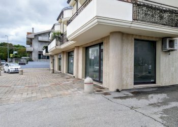 Foto 4 - Locale Commerciale VIA INCORONATA
 
33, Vasto - foto 4