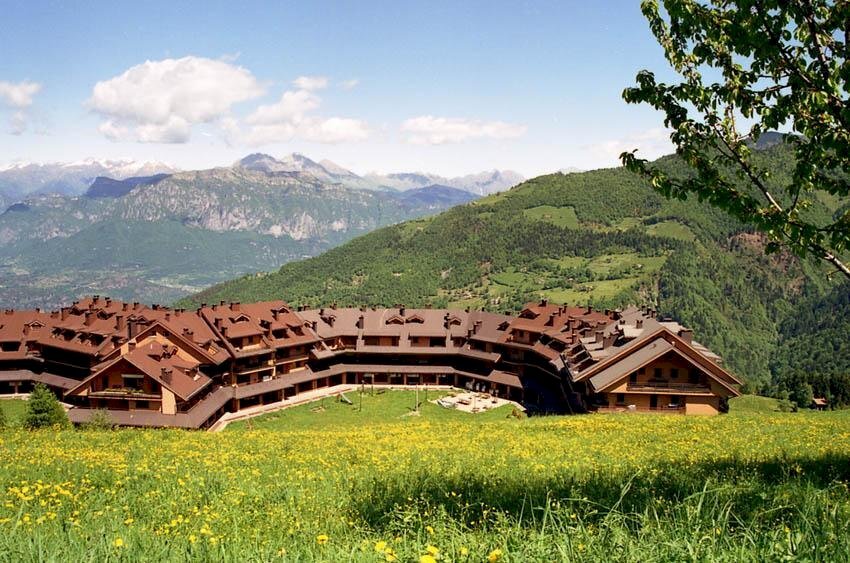 Vista del complesso stagione estiva 2 - Bilocale Località Montecampione, Pisogne - foto 1