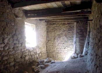 Vista particolare del bagno antico - Villa Strada Provinciale, Ascoli Piceno - foto 21