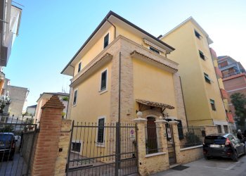 Foto 1 - Villa Via Livenza
 
3, San Benedetto del Tronto - photo 1