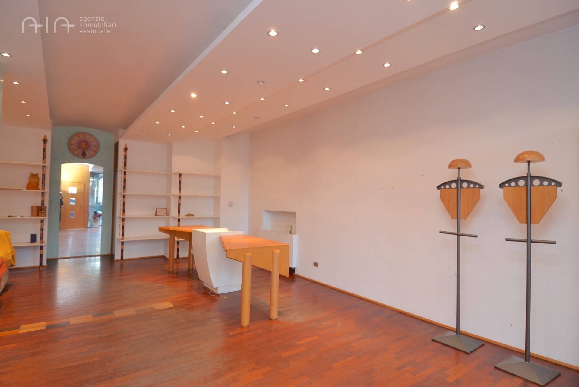 Foto 3 - Locale Commerciale Via Piemonte
 
25, Martinsicuro - foto 3