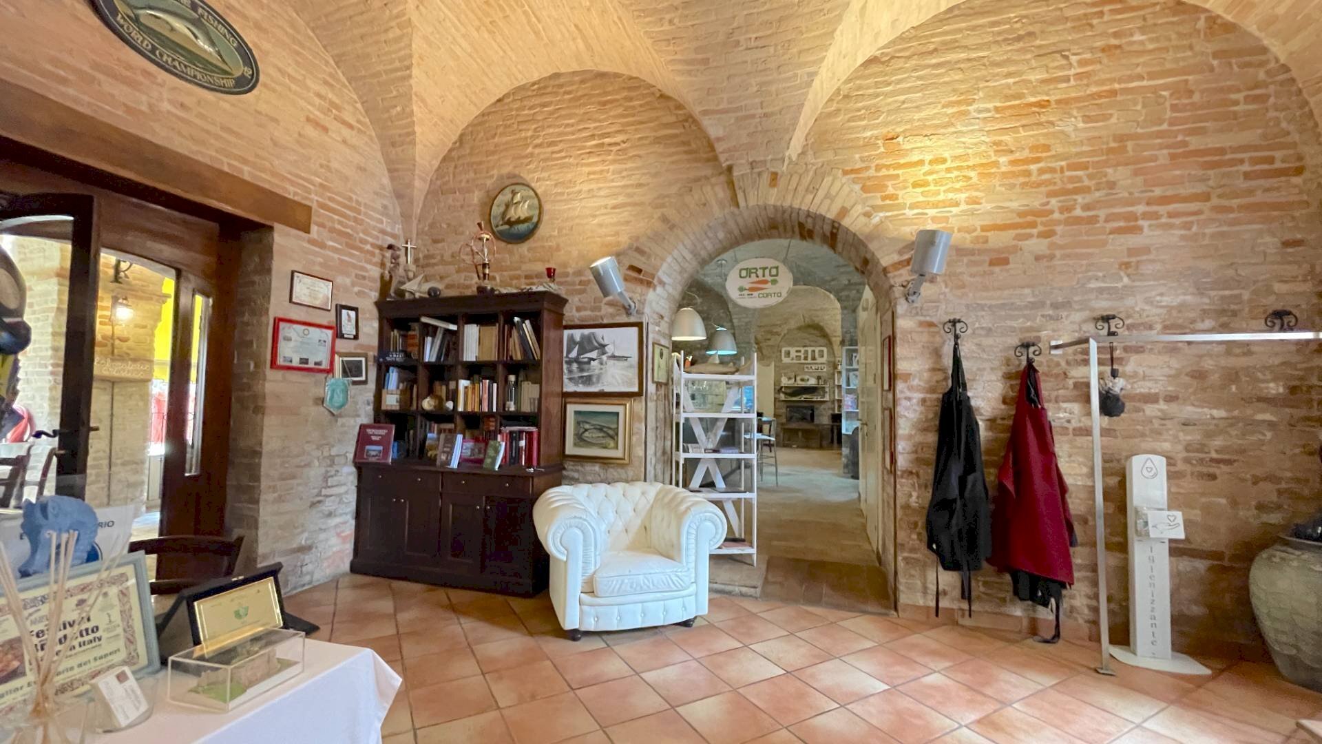 Foto 2 - Commercial Activity Via Caserma Guelfa
 
5, San Benedetto del Tronto - photo 2