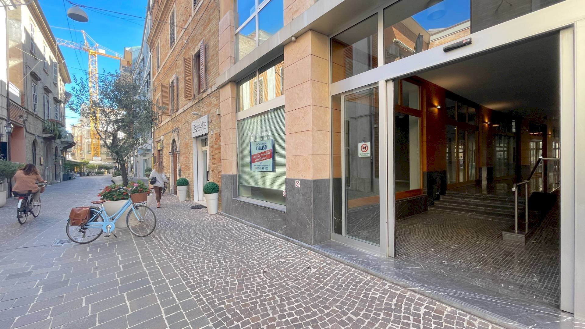 Foto 1 - Commercial Premises Via XX Settembre
 
34, San Benedetto del Tronto - photo 1