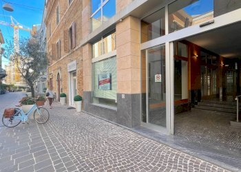 Foto 1 - Locale Commerciale Via XX Settembre
 
34, San Benedetto del Tronto - foto 1