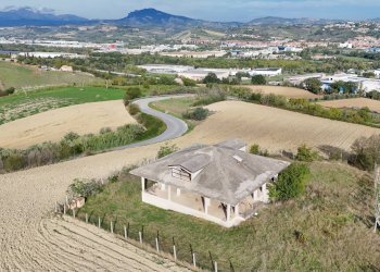 Foto 4 - Villa Contrada Tronto (zona San Martino )
 
snc, Ancarano - foto 4