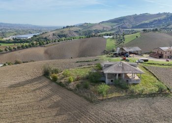 Foto 11 - Villa Contrada Tronto (zona San Martino )
 
snc, Ancarano - foto 11