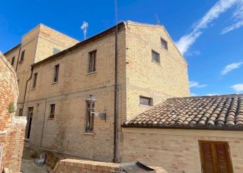 Foto 2 - Casa indipendente Via Stringone
 
13 / 15, Castignano - foto 2