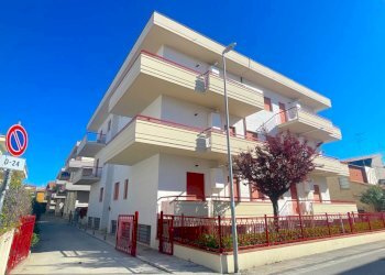 Foto 2 - Quadrilocale Via Emilia
 
12, Alba Adriatica - foto 2