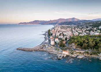 Foto 1 - Locale Commerciale Via 1 maggio, Bordighera - foto 1