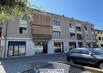 Foto 1 - Commercial Premises Capriolo - photo 1