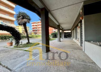 Foto 2 - Trilocale via ticino
 
23, Silvi - foto 2