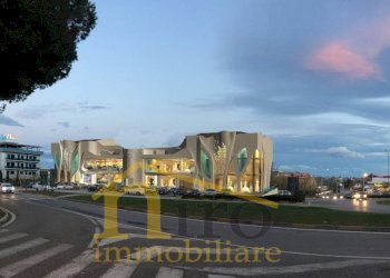 Foto 1 - Locale Commerciale Via XXII Maggio 1944, 2, Città Sant'Angelo - foto 1