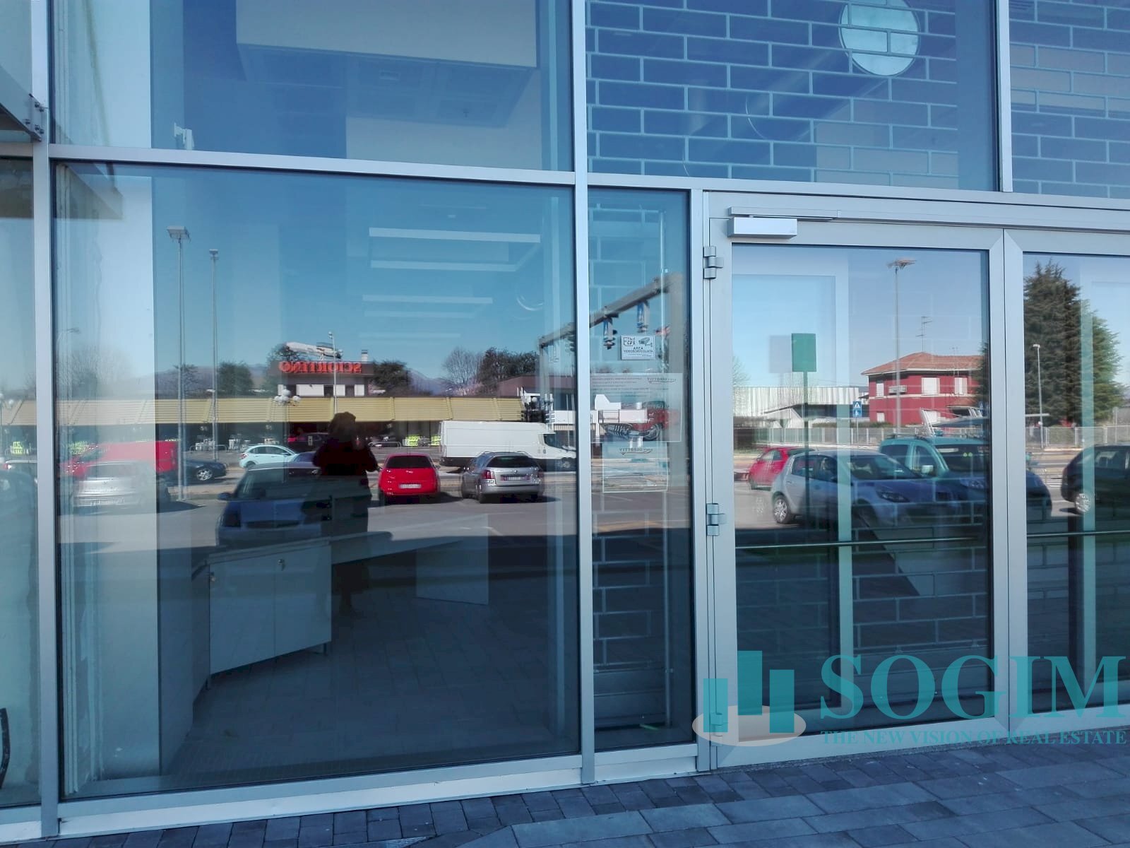 Foto 3 - Commercial Premises Via Circonvallazione
 
69, Busnago - photo 3