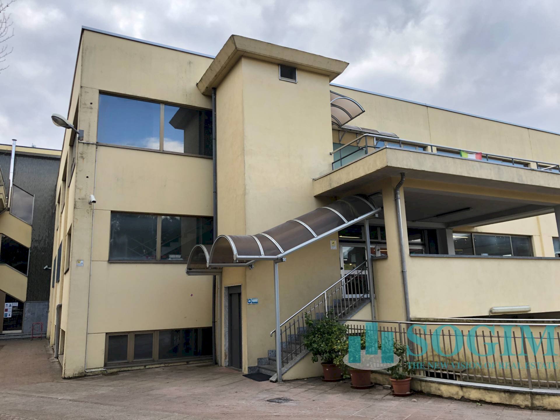 foto esterna - Commercial Premises strada statale sempione, Busto Arsizio - photo 2
