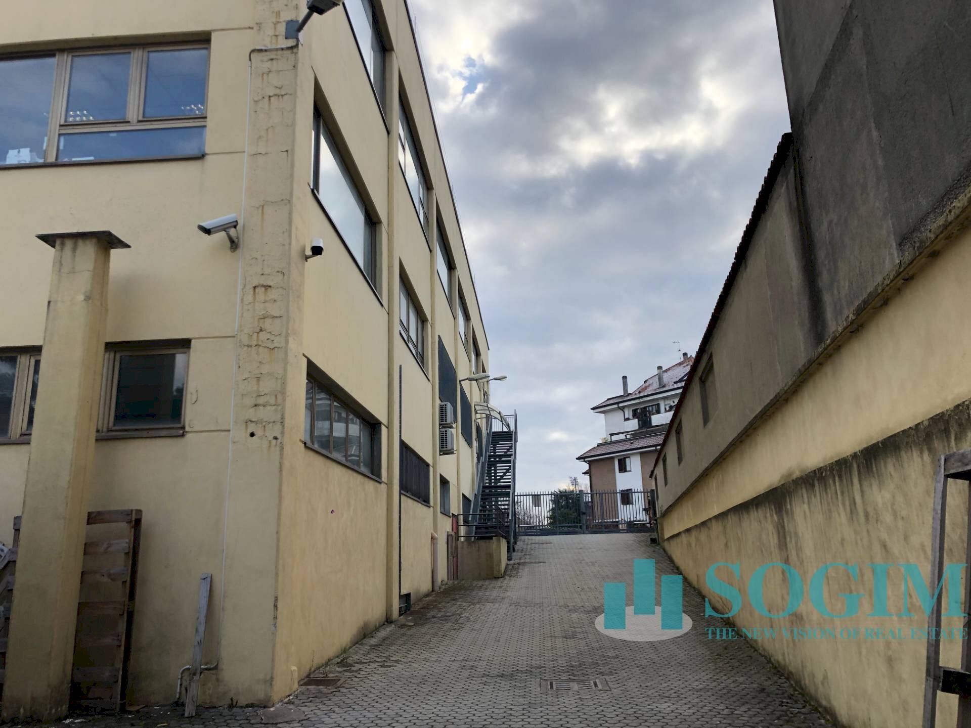 foto esterna - Commercial Premises strada statale sempione, Busto Arsizio - photo 3