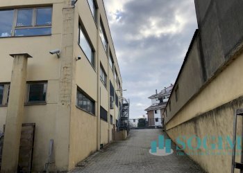 foto esterna - Commercial Premises strada statale sempione, Busto Arsizio - photo 3