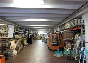 foto interna - Commercial Premises strada statale sempione, Busto Arsizio - photo 4