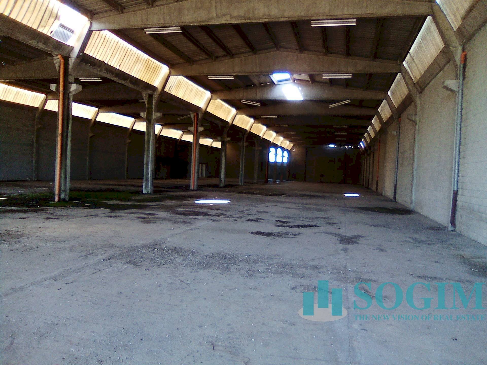 1 - Capannone Bareggio - foto 2