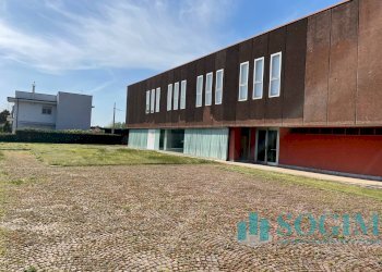 Foto 2 - Capannone Via Per Cassano
 
1, Rivolta d'Adda - foto 2