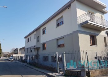 Foto 1 - Capannone Opera - foto 1