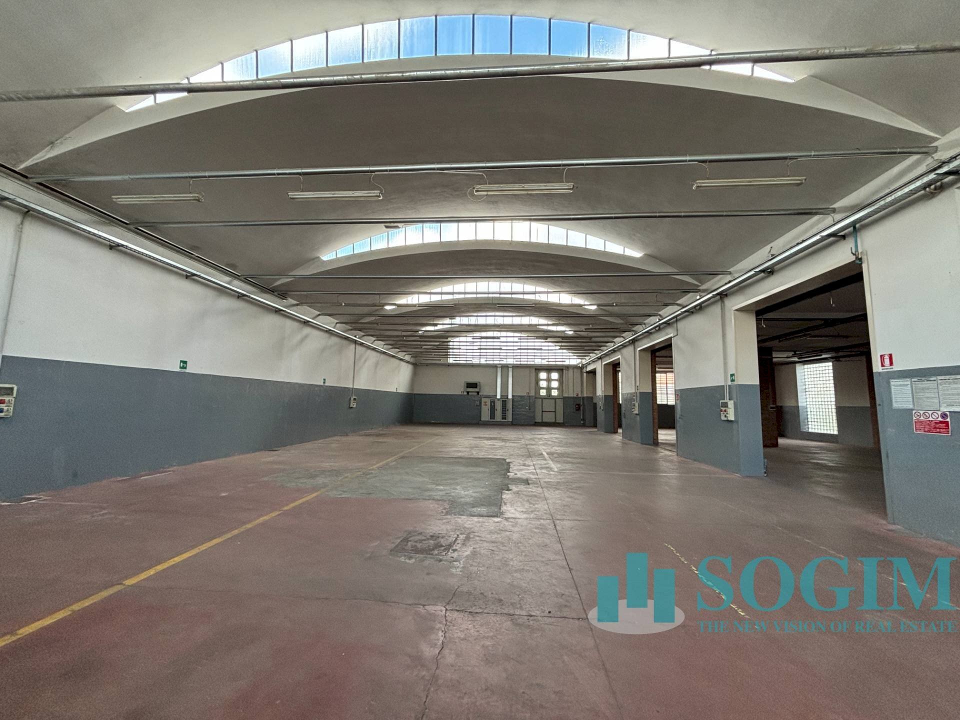 Foto 3 - Capannone via giovanni XXIII
 
102, Cardano al Campo - foto 3