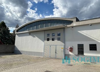 Foto 1 - Capannone via giovanni XXIII
 
102, Cardano al Campo - foto 1