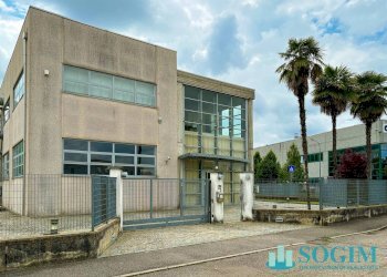 Foto 1 - Capannone via 2 giugno
 
15, Azzate - foto 1