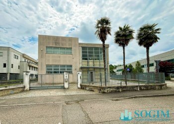 Foto 2 - Capannone via 2 giugno
 
15, Azzate - foto 2