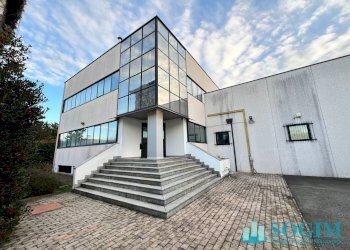 Foto 1 - Capannone via alcide de gasperi
 
893, Marnate - foto 1