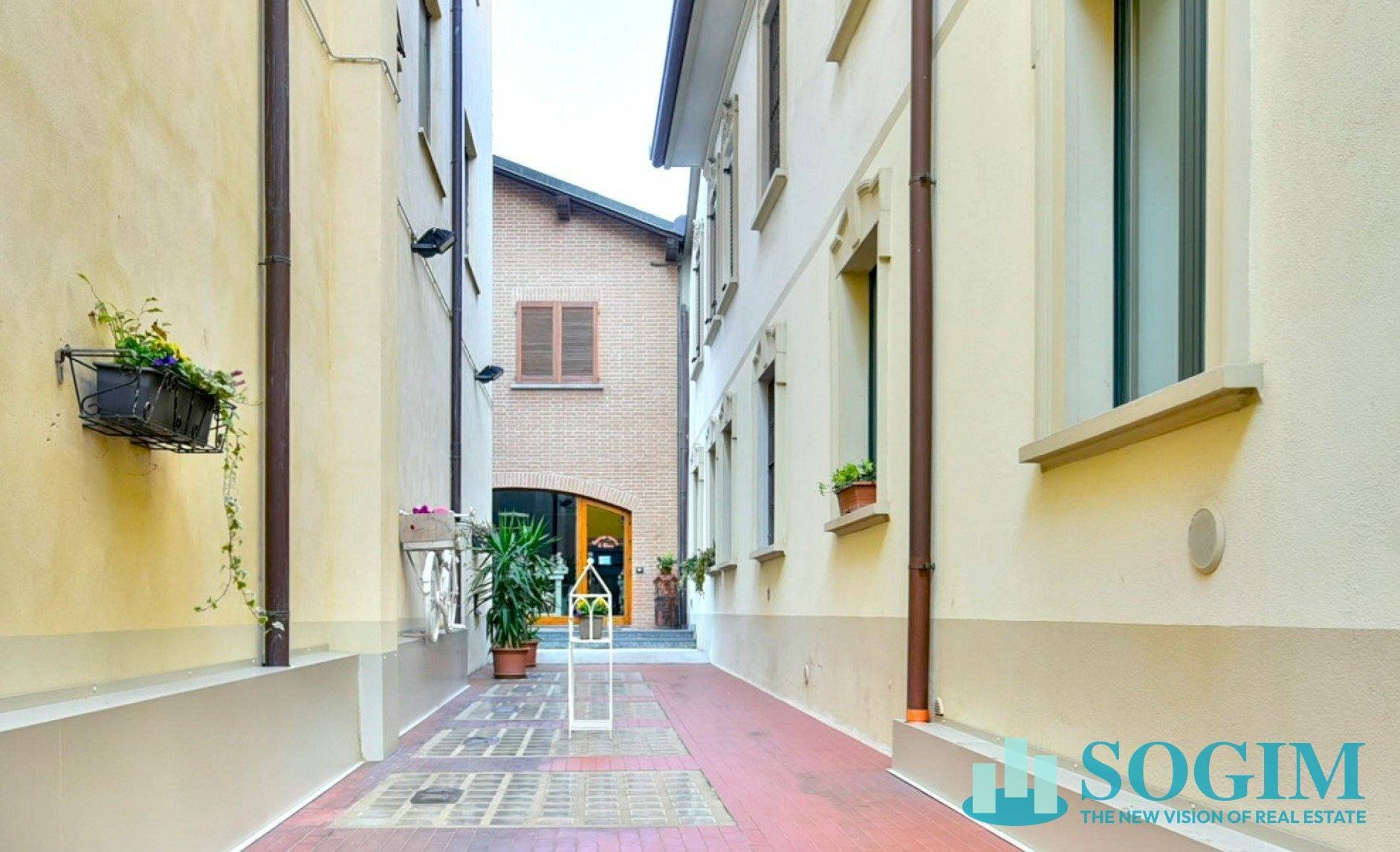 Foto 2 - Commercial Premises via Vittorio Emanuele
 
14, Lazzate - photo 2