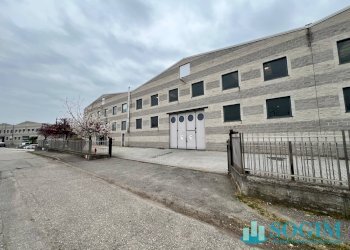 Foto 21 - Capannone via dell'artigianato
 
25, Sesto Calende - foto 21