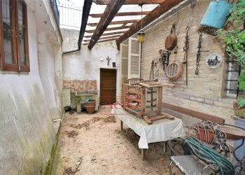 Foto 33 - Independent house Via Guglielmo Marconi
 
24, Amandola - photo 33