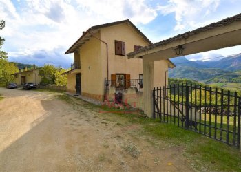 Foto 1 - Villa Loc. Montazzolino
10, Montefortino - foto 1