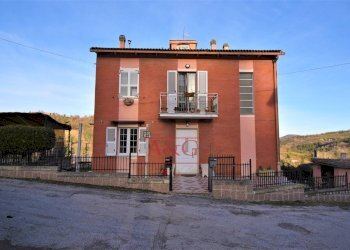 Foto 1 - Casa indipendente Contrada Cardagnano
 
319/C, Sarnano - foto 1