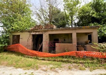 Foto 5 - Rustico Contrada Rio del Bove
 
1, Torre San Patrizio - foto 5