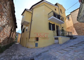 Foto 1 - Casa indipendente Valle
 
22, Montefortino - foto 1