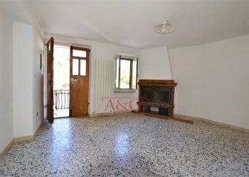 Foto 3 - Casa indipendente Valle
 
22, Montefortino - foto 3