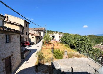 Foto 20 - Casa indipendente Valle
 
22, Montefortino - foto 20