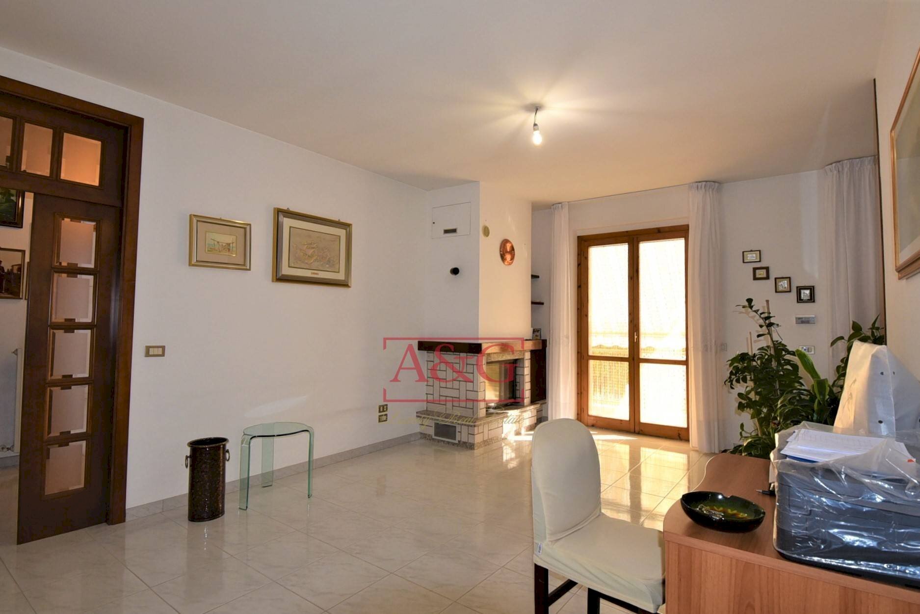 Foto 2 - Apartment Via Roma
 
4, Amandola - photo 2